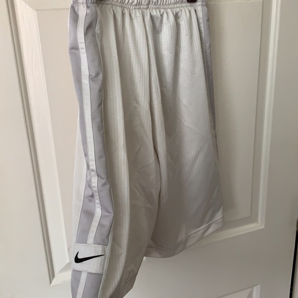 Men’s Nike shorts - Picture 3 of 4